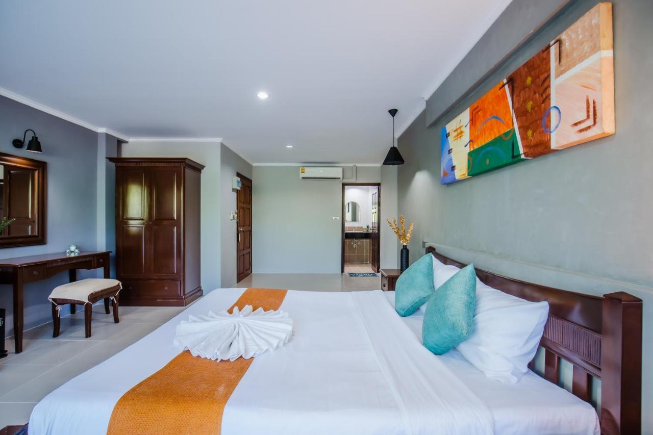 Time Out Hotel Patong Eksteriør billede