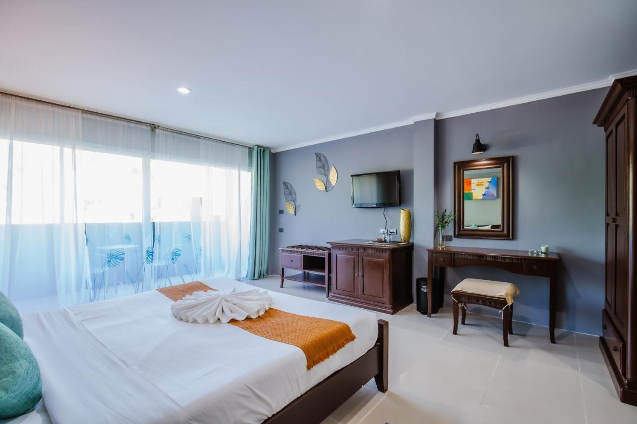Time Out Hotel Patong Eksteriør billede